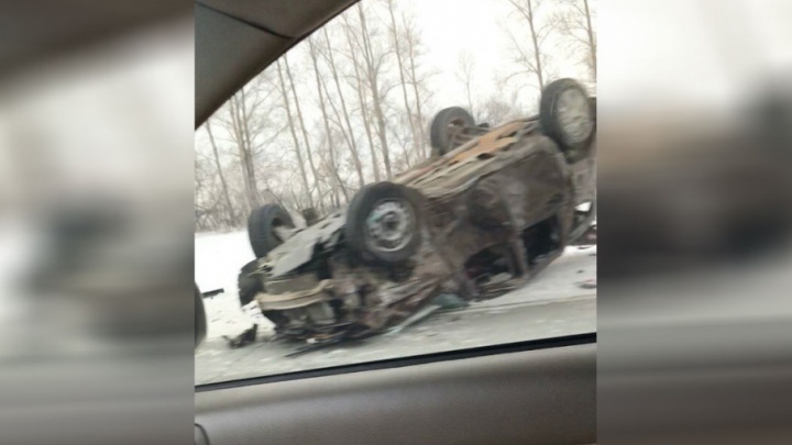 На дороге в Башкирии Renault Duster опрокинулся на крышу