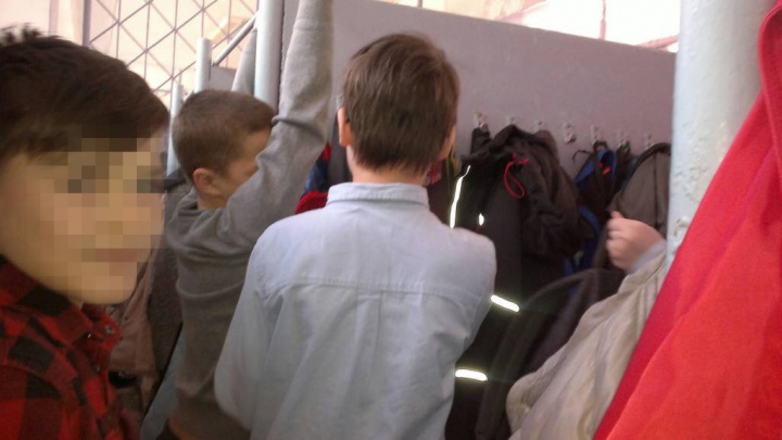 Пятиклассник об эвакуации в школе Уфы: «Все прятались за одеждой, а я залез на подоконник»