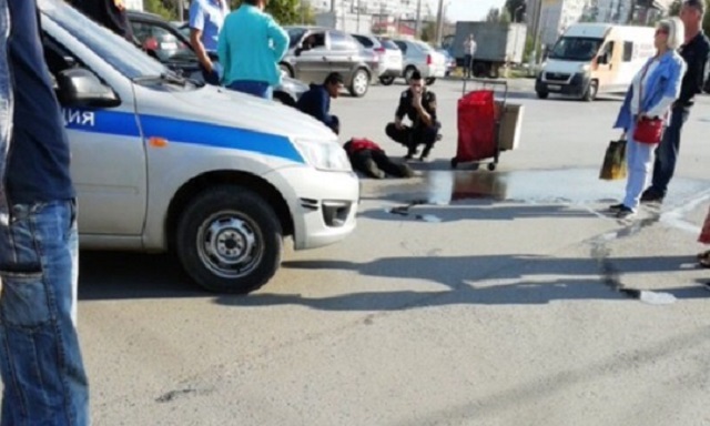«В десяти шагах»: на юге Волгограда подбиравшая сбитую женщину скорая попала в ДТП