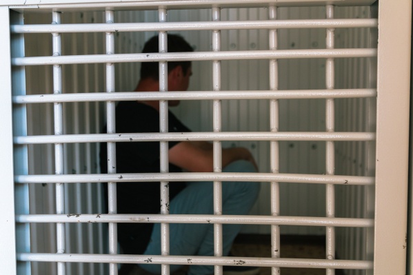 Мужчину задержали сотрудники таможни Мужчину задержали сотрудники таможни