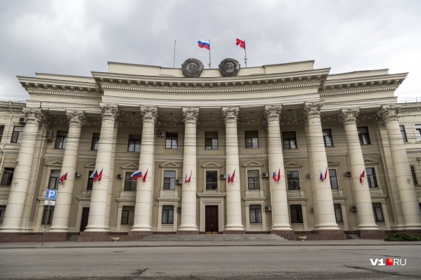 Председатель Правительства обязал волгоградских чиновников снять кондиционеры к октябрю прошлого года Председатель Правительства обязал волгоградских чиновников снять кондиционеры к октябрю прошлого года