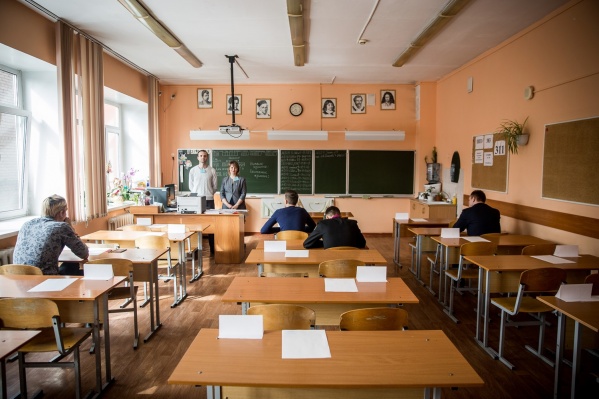 Чаще всего выпускники жалуются на работу компьютера, который неверно считывает ответы с бланков Чаще всего выпускники жалуются на работу компьютера, который неверно считывает ответы с бланков 