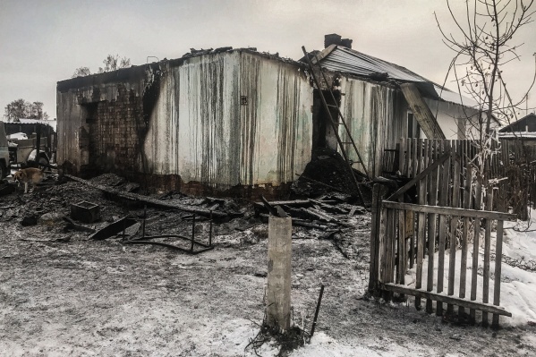 В сгоревшем доме жили шестеро детей В сгоревшем доме жили шестеро детей