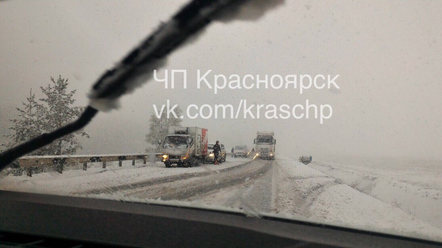 В Красноярском крае выпавший снег привел к массовым ДТП
