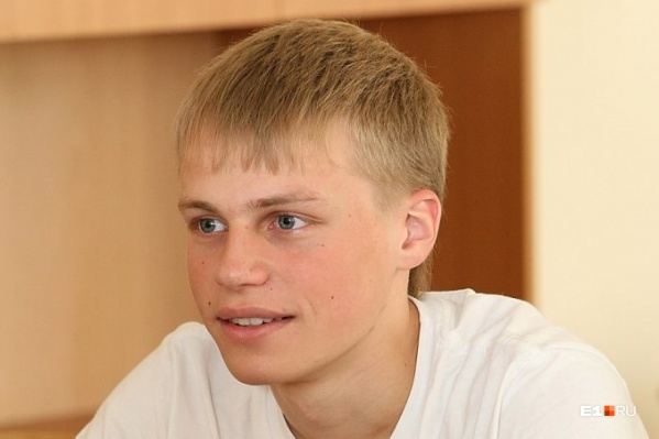 Знакомые Анвара говорят, что он тихий и спокойный человек Знакомые Анвара говорят, что он тихий и спокойный человек 