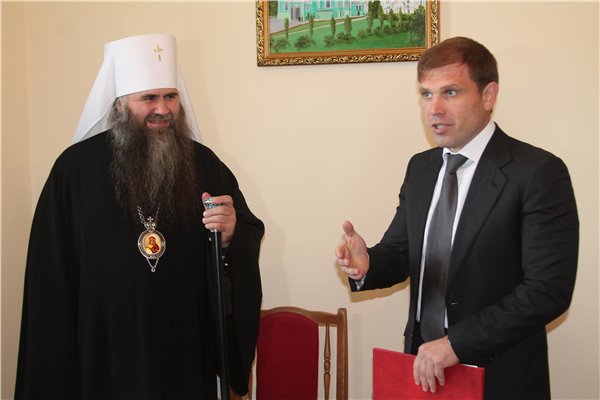 Александр Глушков, будучи главой МСУ, передал церкви здание кинотеатра «Восток», на месте которого раньше располагалась церковь Рождества Богородицы. Богоугодное дело не помогло<br> Александр Глушков, будучи главой МСУ, передал церкви здание кинотеатра «Восток», на месте которого раньше располагалась церковь Рождества Богородицы. Богоугодное дело не помогло<br>