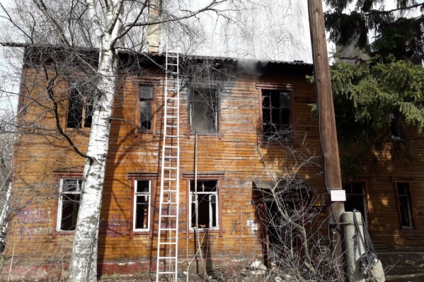 Эти здания горят уже не впервые Эти здания горят уже не впервые 
