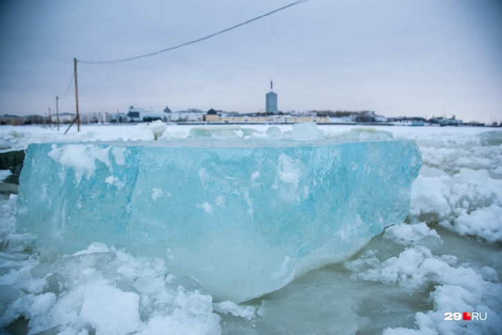 Северная Двина для жителей островов иногда превращается в подобие реки Стикс — по ней провожают в последний путь Северная Двина для жителей островов иногда превращается в подобие реки Стикс — по ней провожают в последний путь