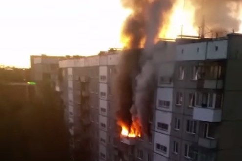 Пожар на шестом этаже девятиэтажки Пожар на шестом этаже девятиэтажки