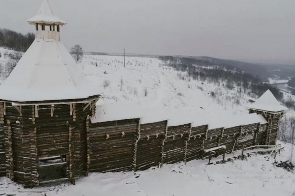 Крепостные стены и башни в январе выглядели так Крепостные стены и башни в январе выглядели так