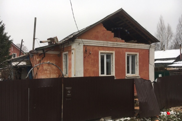 Соседи услышали громкий хлопок и выбежали на улицу Соседи услышали громкий хлопок и выбежали на улицу