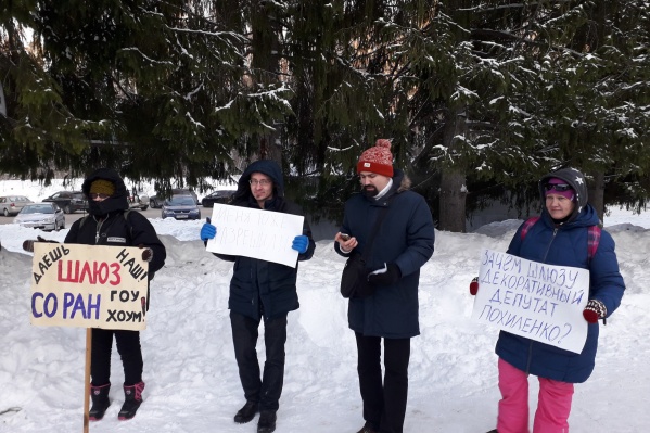 На митинге было около 11 человек На митинге было около 11 человек