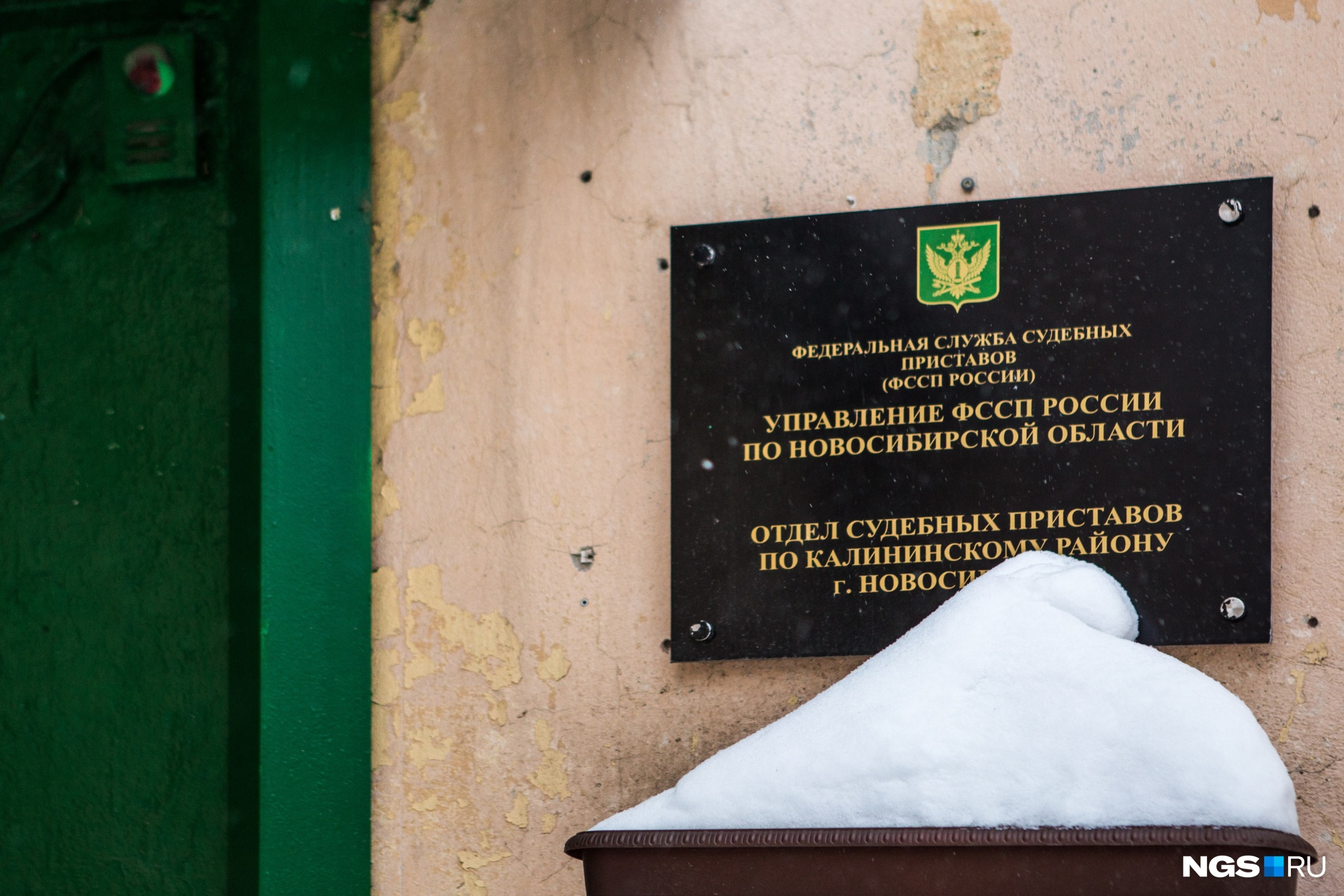 Профессиональный хоккеист из Новосибирска выплатил алименты сыну после запрета на выезд за границу