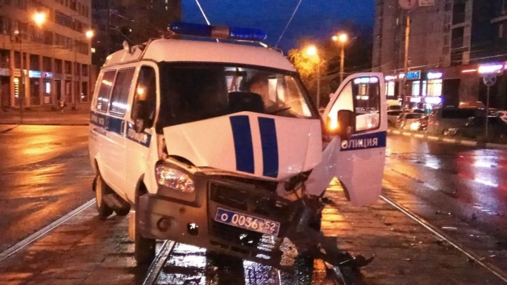 В Нижнем Новгороде произошло ДТП с полицейской машиной. Пострадал ребёнок
