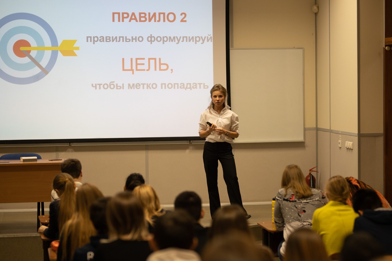 Анастасия ведет бизнес-тренинги и преподает в УрФУ