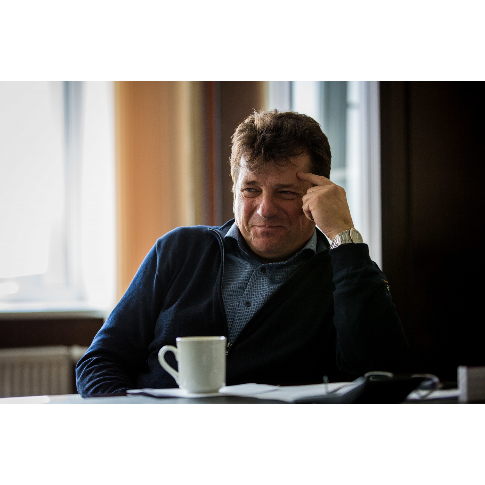 Владимир Конозаков на фермера, как его представляют городские жители, не очень похож: корреспондентов НГС он встретил с IQOS в руках — сразу становится понятно, что тут правят современные технологии Владимир Конозаков на фермера, как его представляют городские жители, не очень похож: корреспондентов НГС он встретил с IQOS в руках — сразу становится понятно, что тут правят современные технологии