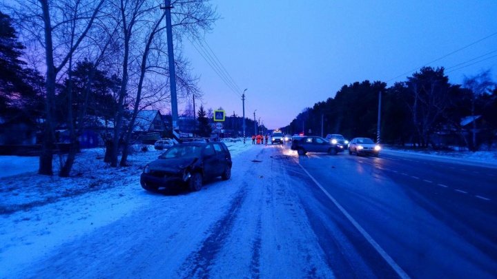 Водитель иномарки устроил ДТП на трассе Тюмень — Омск. Пострадали двое подростков