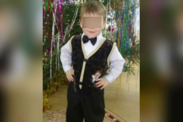 Маленький мальчик погиб от травмы Маленький мальчик погиб от травмы