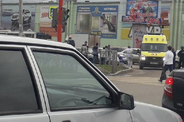 Горожане говорят, что этот участок дороги очень опасный Горожане говорят, что этот участок дороги очень опасный