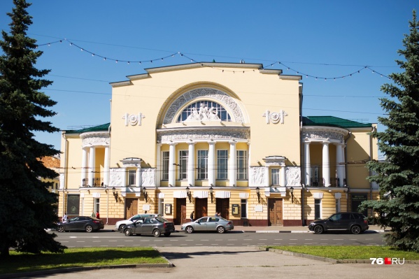 Сейчас театр имени Волкова работает с временным руководством Сейчас театр имени Волкова работает с временным руководством