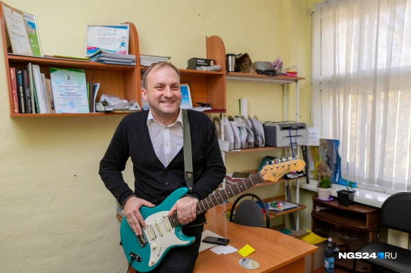 Иван окончил музыкальную школу по классу баяна, но обожает гитары Иван окончил музыкальную школу по классу баяна, но обожает гитары