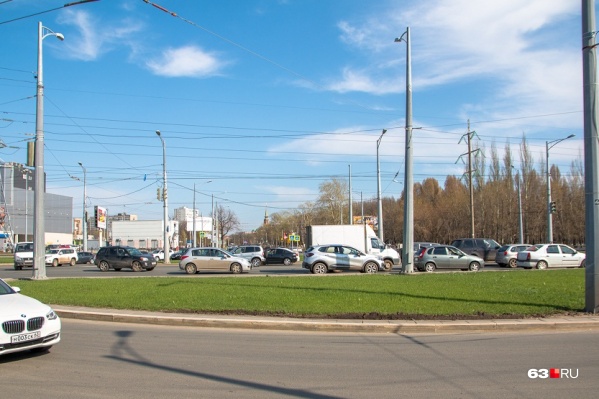 Улицу XXII Партсъезда в первую очередь собираются продлить от кольца с Московским шоссе до Ново-Садовой Улицу XXII Партсъезда в первую очередь собираются продлить от кольца с Московским шоссе до Ново-Садовой