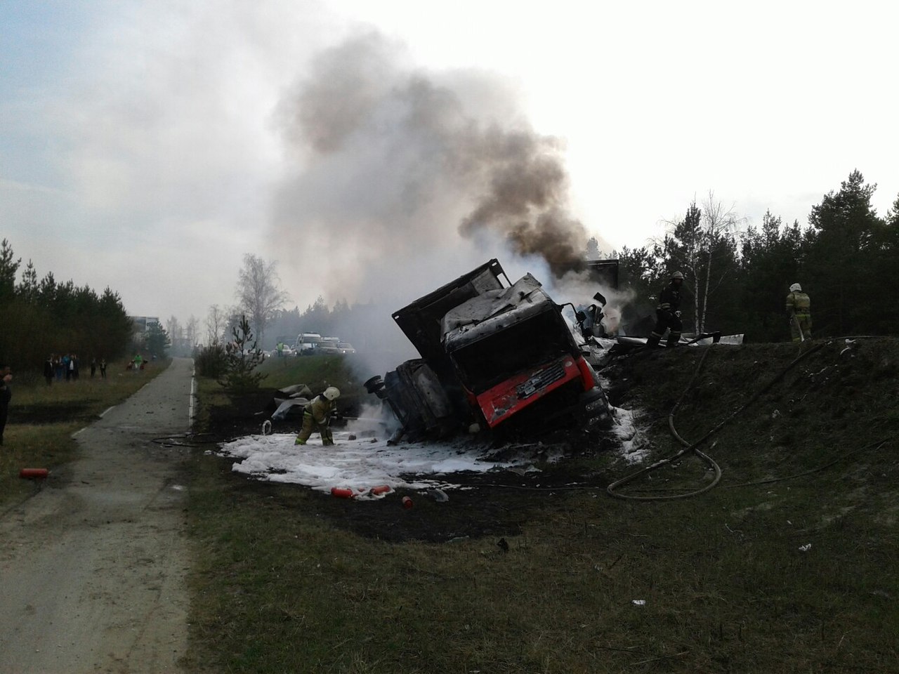 В аварии в Дзержинске сгорели обе машины