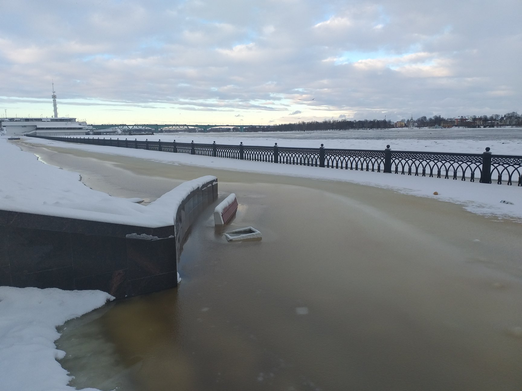 В Ярославле уровень воды приближается к критической отметке