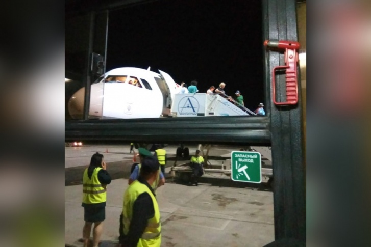 Самолёт несколько часов простоял в Волгограде из-за экстренной посадки