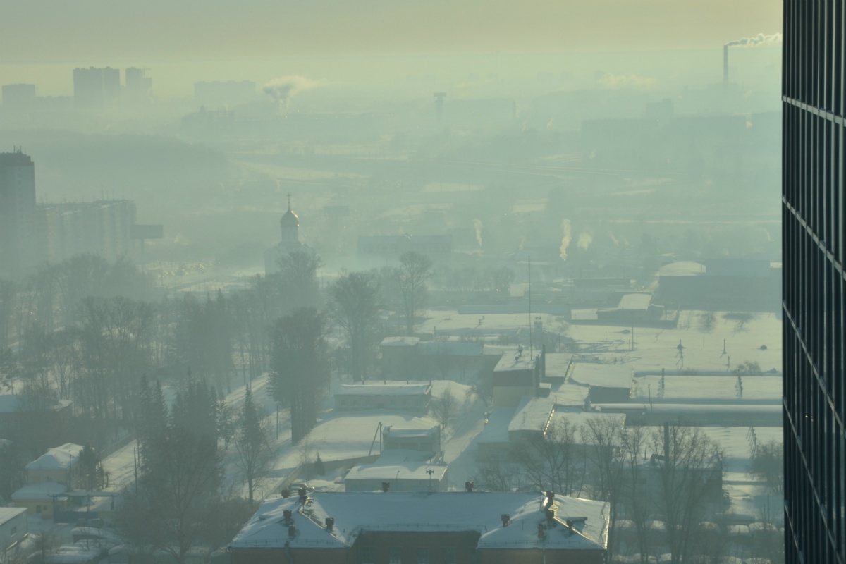 Пелена на небе. Серая пелена. Дымовая пелена над Москвой. Фотографии черного неба над Новосибирском. Четкая плотная белая пелена над городом.