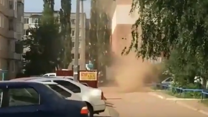 «Столб до неба!»: житель Башкирии заснял торнадо