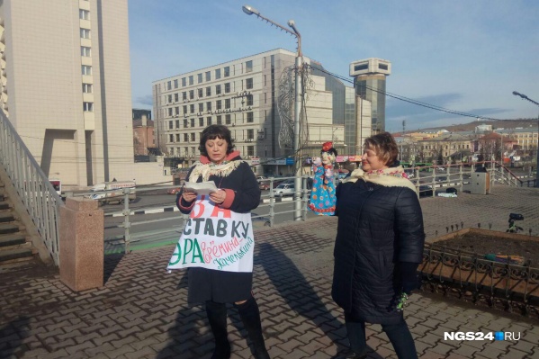 На митинг за отставку главы города пришло два человека — организаторы На митинг за отставку главы города пришло два человека — организаторы