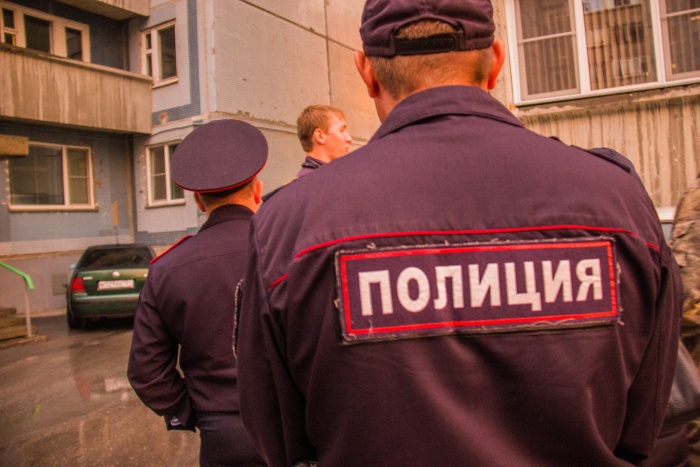 Житель улицы Большевистской получил условный срок за удар монтировкой по плечу полицейского Житель улицы Большевистской получил условный срок за удар монтировкой по плечу полицейского