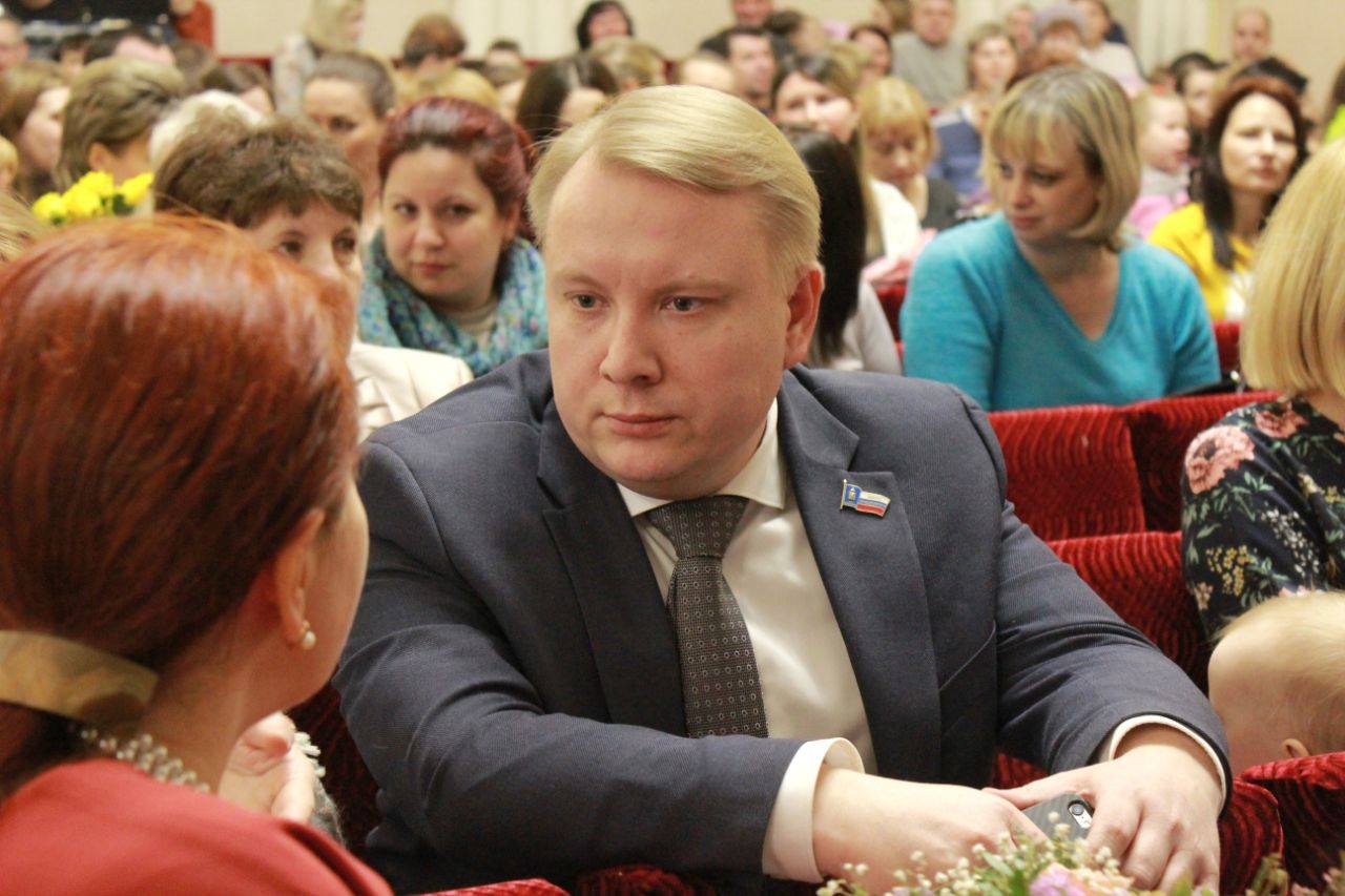 Ярославский депутат попросил оплачивать его работу