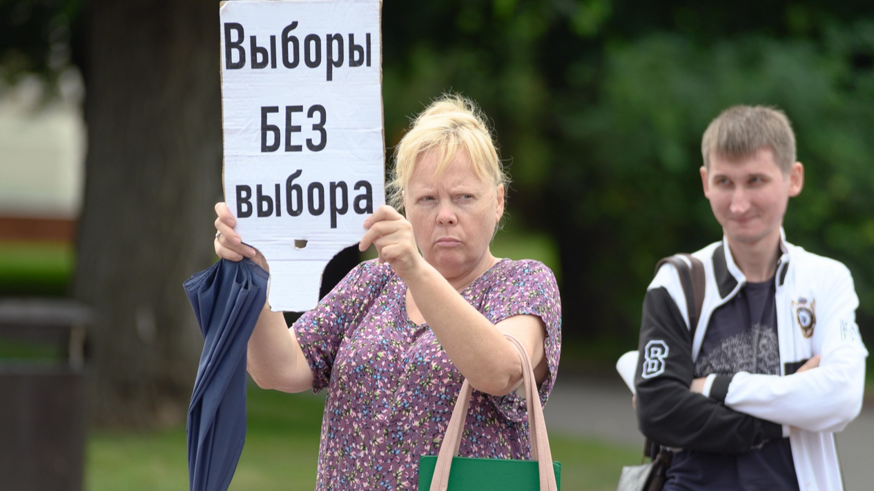 Все против всех и пёсики: смотрим, как прошел пикет солидарности в Волгограде