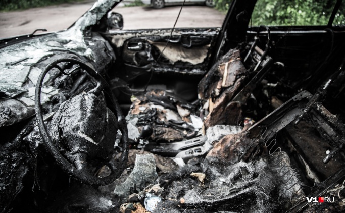 В Камышине сгорели два немецких автомобиля