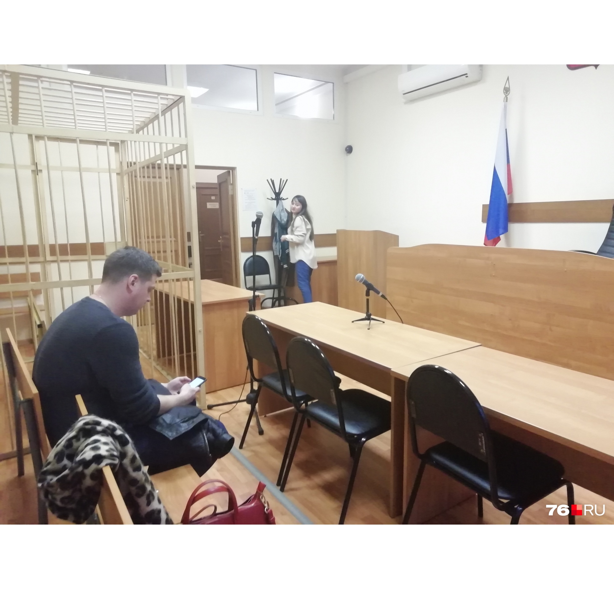 Зал заседаний готов для оглашения меры пресечения предполагаемому поджигателю жилого дома в Ростове Зал заседаний готов для оглашения меры пресечения предполагаемому поджигателю жилого дома в Ростове