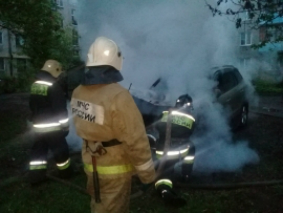 Ночью в Ярославской области у коллектора сгорела машина