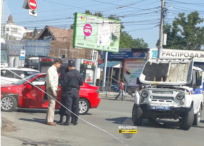 Авария произошла днём 29 июня в Октябрьском районе Авария произошла днём 29 июня в Октябрьском районе