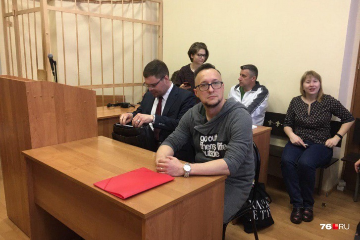 Мужчина выложил фото с неприличной надписью в соцсети Мужчина выложил фото с неприличной надписью в соцсети