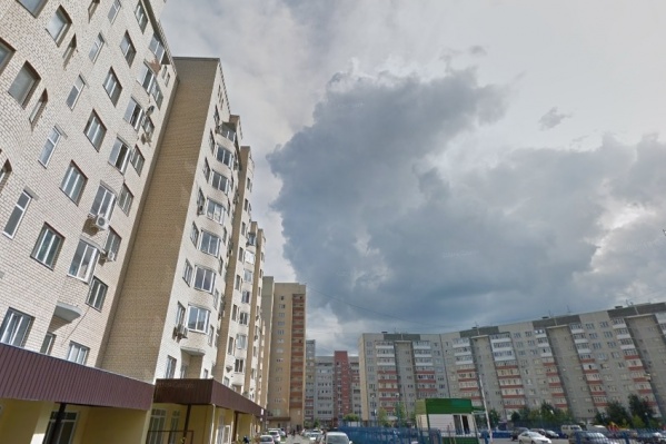 С высоты многоэтажного дома на Гондатти выпал мужчина С высоты многоэтажного дома на Гондатти выпал мужчина