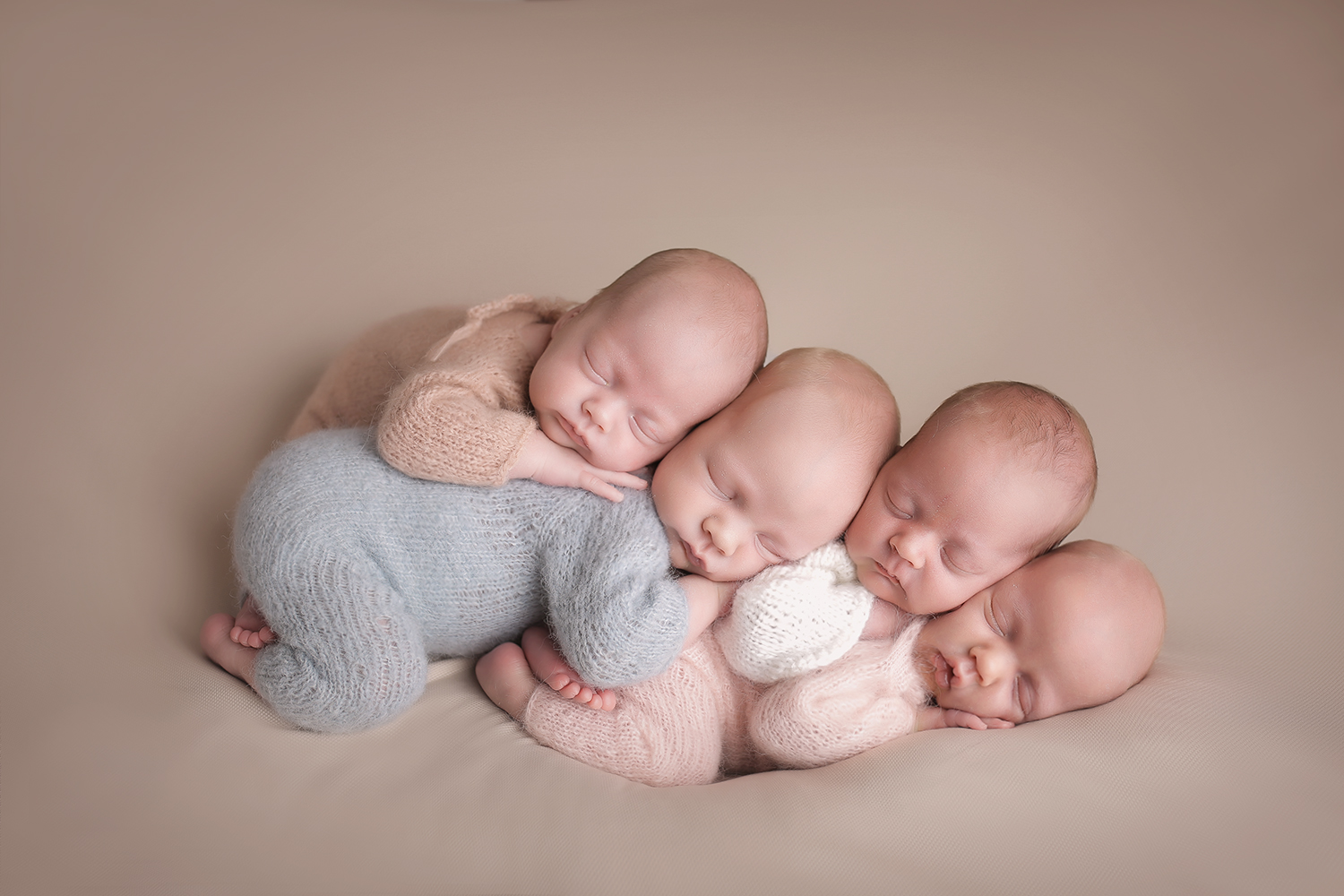 Фотограф новорожденных детей Елена Михайловская сделала фотосессию малышам 6 мая Фотограф новорожденных детей Елена Михайловская сделала фотосессию малышам 6 мая