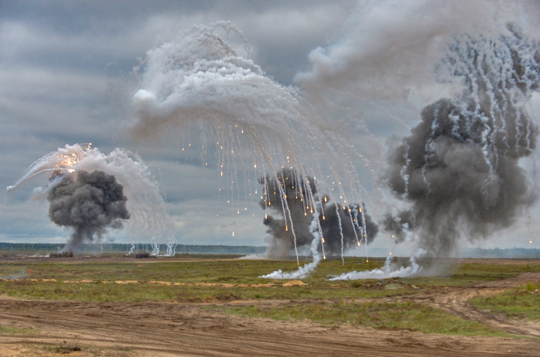 Взрывы боеприпасов над полигоном<br><br> Взрывы боеприпасов над полигоном<br><br>