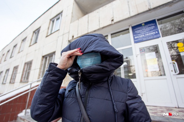 Масочный режим действует в больницах и соцучреждениях ещё с конца января, а школы на карантине с 5 февраля Масочный режим действует в больницах и соцучреждениях ещё с конца января, а школы на карантине с 5 февраля