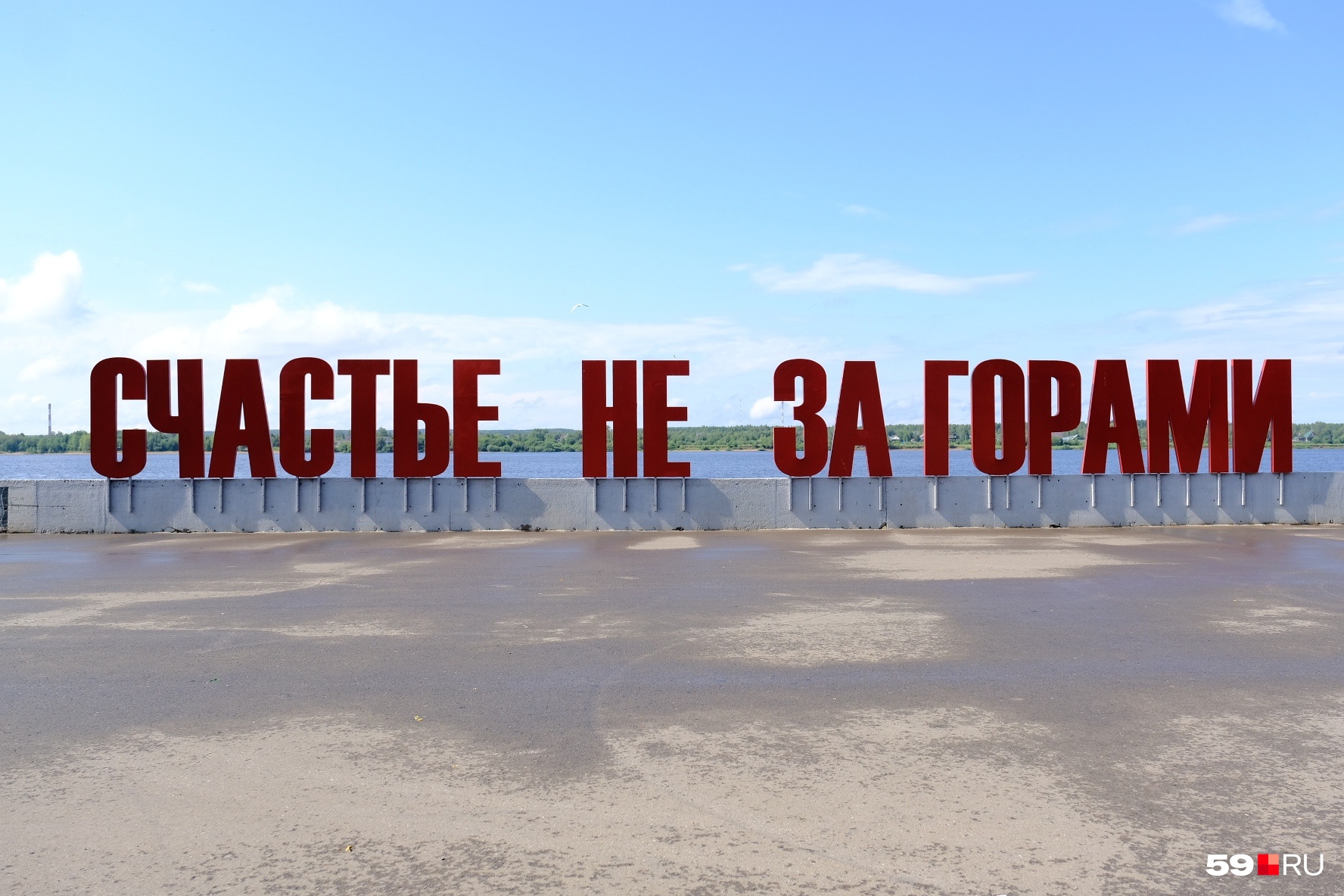 Сюда ветром даже мусор не принесло Сюда ветром даже мусор не принесло