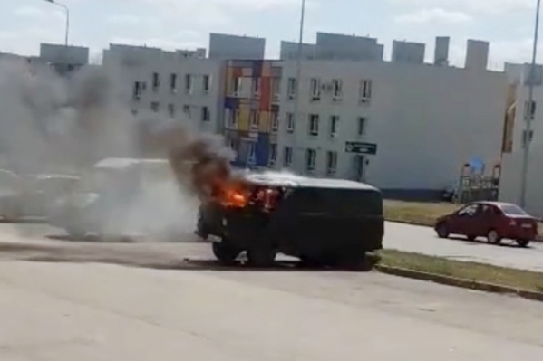 Причины возгорания авто пока неизвестны Причины возгорания авто пока неизвестны