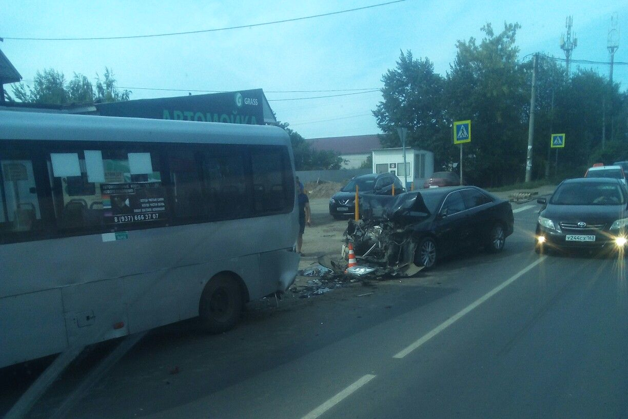 автобус 168. дтп на пл франценюка липецк. авария в энгельсском районе на трассе ершов-саратов. человек догоняет автобус лицом. картинка когда автобус догнать не могу.