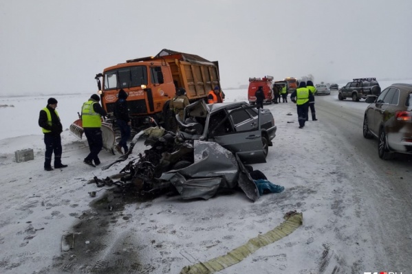 У водителя и пассажирки ВАЗ-2115 практически не было шансов выжить У водителя и пассажирки ВАЗ-2115 практически не было шансов выжить