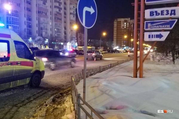 83-летнюю женщину увезли в 24-ю больницу 83-летнюю женщину увезли в 24-ю больницу