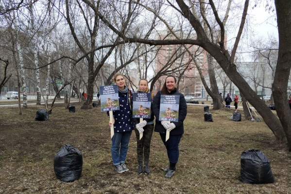 В парке за оперным театром прошла акция, посвящённая культурному выгулу собак В парке за оперным театром прошла акция, посвящённая культурному выгулу собак